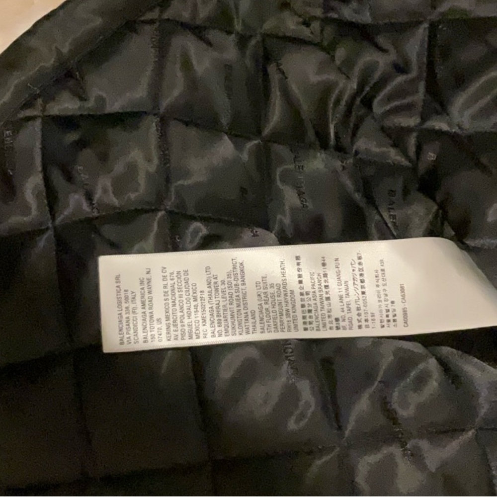 BALENCIAGA FAUX FUR PARKA SIZE 40/ LARGE. NEW W/TAGS, LARGE BB GRAFFITI ON BACK - Picture 9 of 9